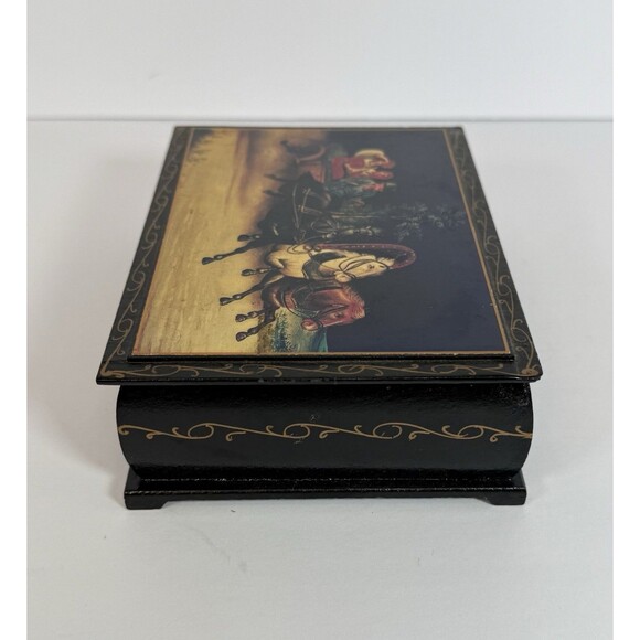 Russian lacquer box featuring a‎ "Troika" scene. Trinket / Jewelry Box - Picture 6 of 11